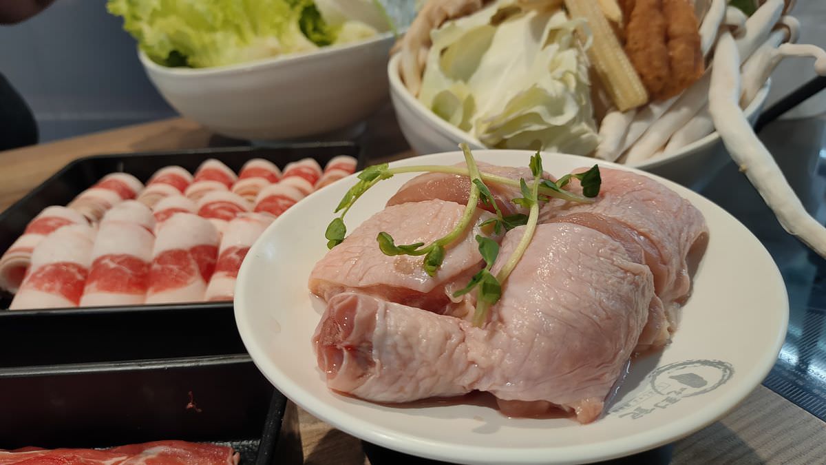新北市中和區。食尚吃到飽涮涮鍋 || 肉肉控快來征服霸王肉山,中和吃到飽火鍋8款嚴選原肉現點現切無限爽吃 - 第7張圖