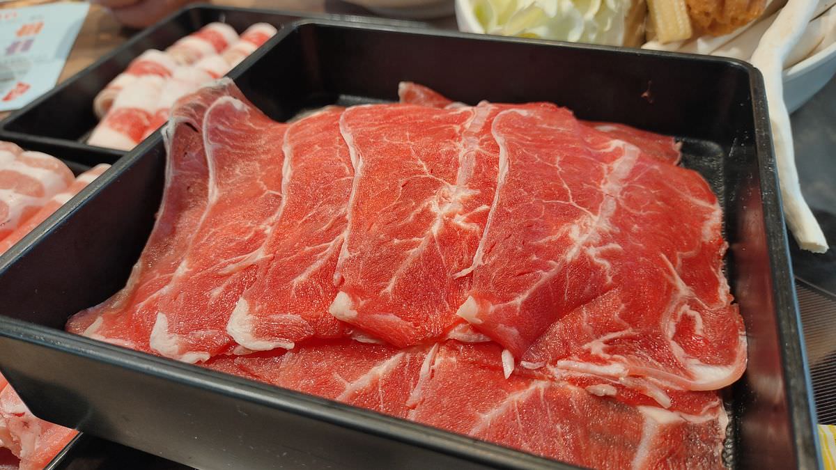 新北市中和區。食尚吃到飽涮涮鍋 || 肉肉控快來征服霸王肉山,中和吃到飽火鍋8款嚴選原肉現點現切無限爽吃 - 第12張圖