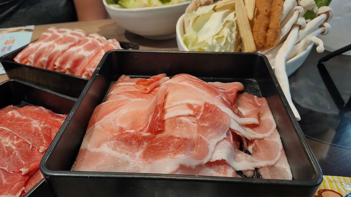 新北市中和區。食尚吃到飽涮涮鍋 || 肉肉控快來征服霸王肉山,中和吃到飽火鍋8款嚴選原肉現點現切無限爽吃 - 第9張圖