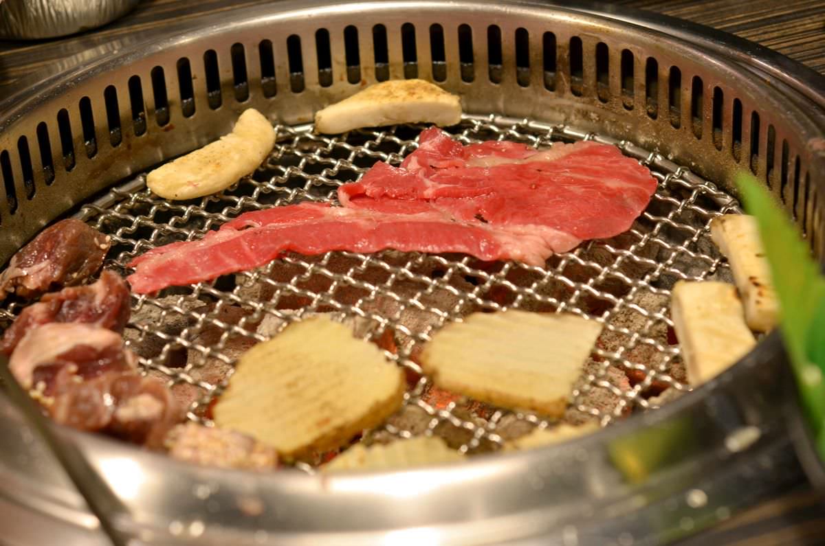 新北市新店區。燒肉眾 || 安坑燒肉吃到飽,50元銅板價大升級7品海陸好料,燒肉眾13周年慶,生日號碼對對碰快來試好運 - 第10張圖