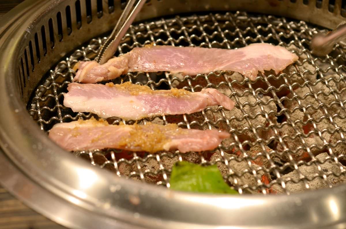 新北市新店區。燒肉眾 || 安坑燒肉吃到飽,50元銅板價大升級7品海陸好料,燒肉眾13周年慶,生日號碼對對碰快來試好運 - 第12張圖