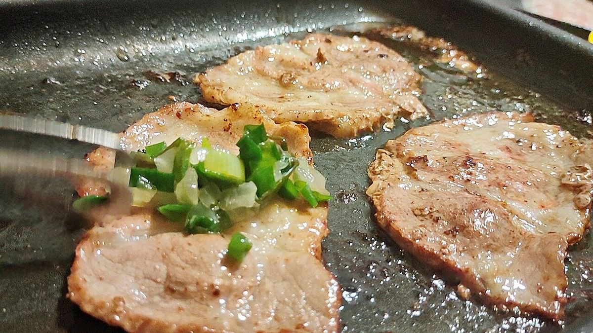 吃貨開箱。火山岩燒肉 || 中秋烤肉-50盎司特盛奢華組,滿滿12樣海陸豐盛好料,中秋宅配燒烤推薦 - 第16張圖