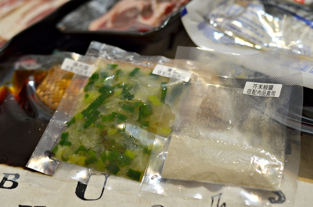 吃貨開箱。火山岩燒肉 || 中秋烤肉-50盎司特盛奢華組,滿滿12樣海陸豐盛好料,中秋宅配燒烤推薦 - 第29張圖