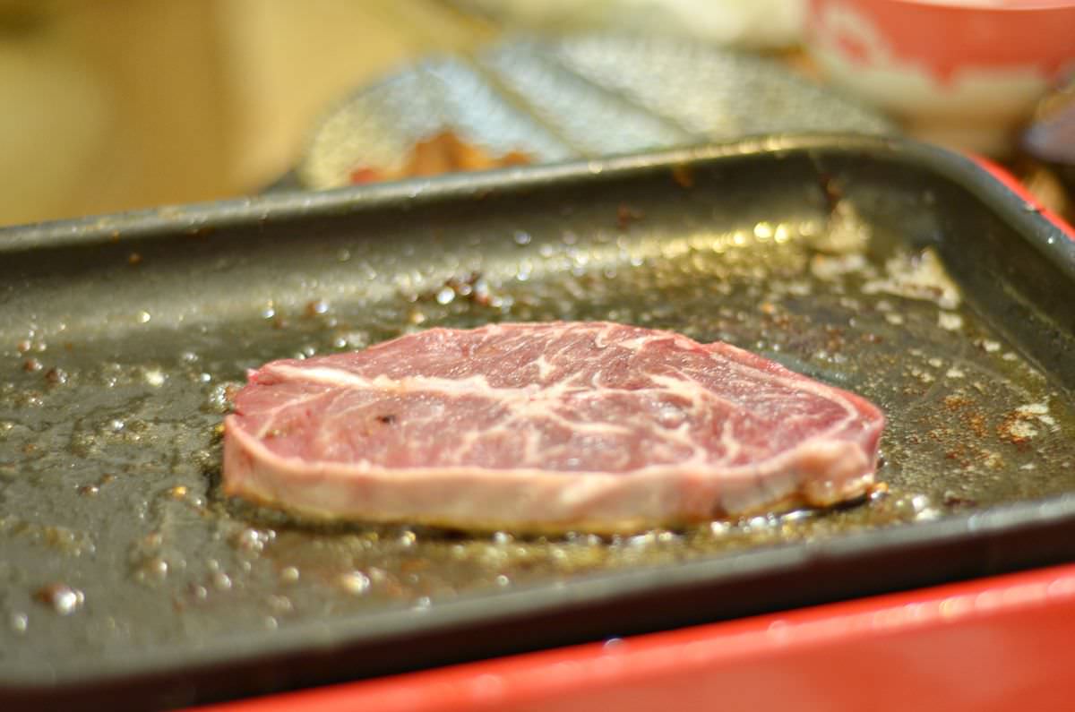 吃貨開箱。火山岩燒肉 || 中秋烤肉-50盎司特盛奢華組,滿滿12樣海陸豐盛好料,中秋宅配燒烤推薦 - 第6張圖