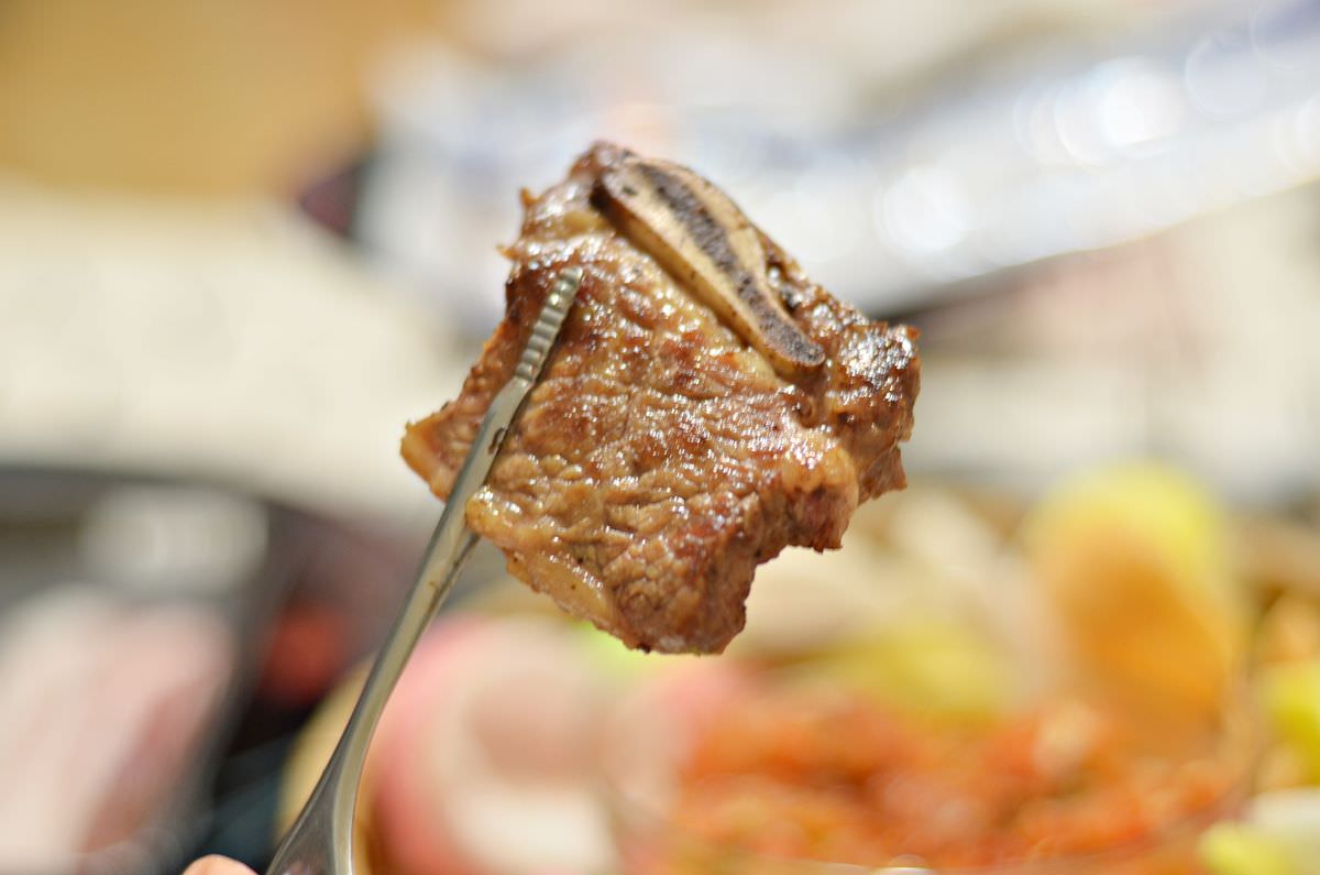 吃貨開箱。火山岩燒肉 || 中秋烤肉-50盎司特盛奢華組,滿滿12樣海陸豐盛好料,中秋宅配燒烤推薦 - 第11張圖