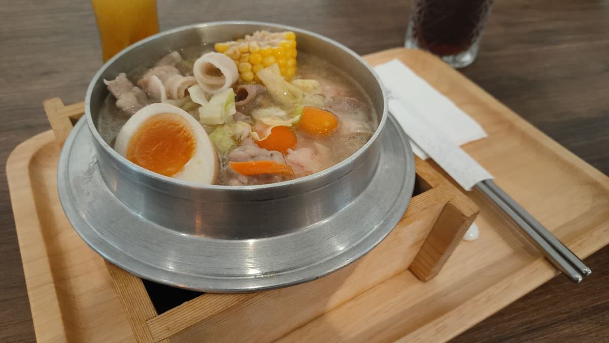 新北板橋區。W2 Cafe & Restaurant || 板橋江子翠平日不限時咖啡廳,機器人送餐真有趣 - 第11張圖