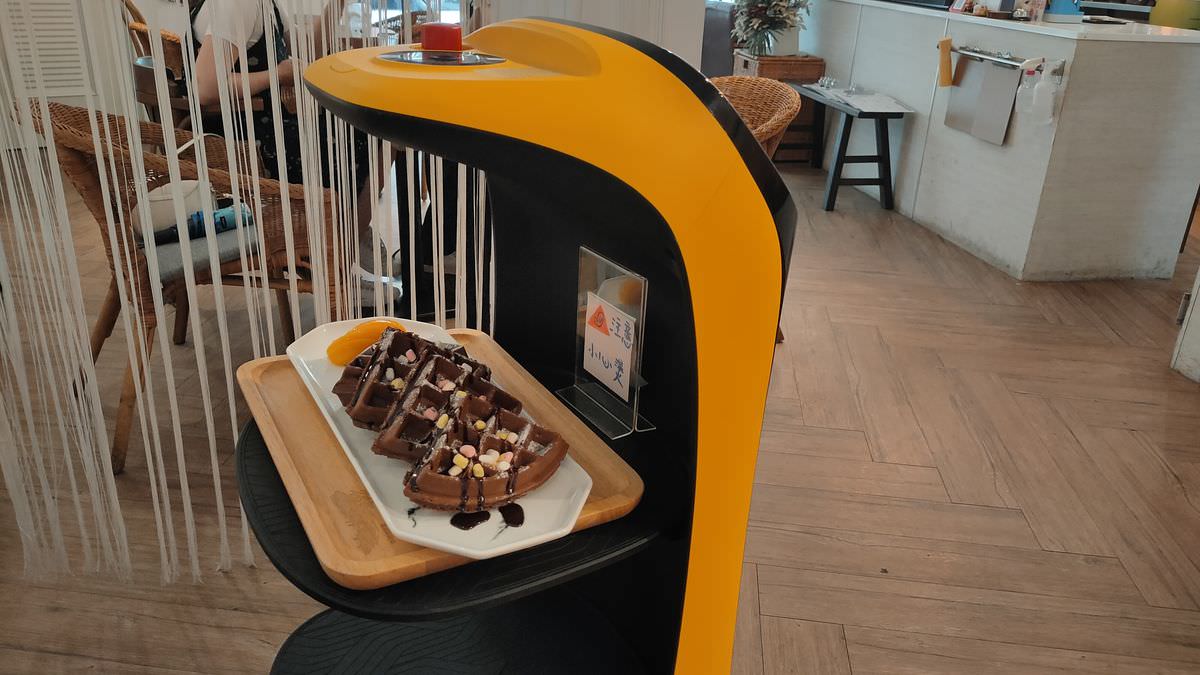新北板橋區。W2 Cafe & Restaurant || 板橋江子翠平日不限時咖啡廳,機器人送餐真有趣 - 第17張圖