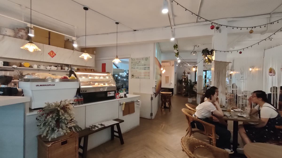 新北板橋區。W2 Cafe & Restaurant || 板橋江子翠平日不限時咖啡廳,機器人送餐真有趣 - 第2張圖
