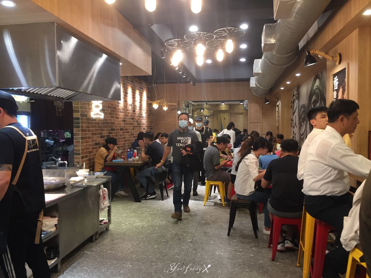 台北市萬華區。小王煮瓜 || 必吃鹹香黑金滷肉飯與清湯瓜仔肉。米其林必比登推薦超熱門台灣小吃 - 第4張圖