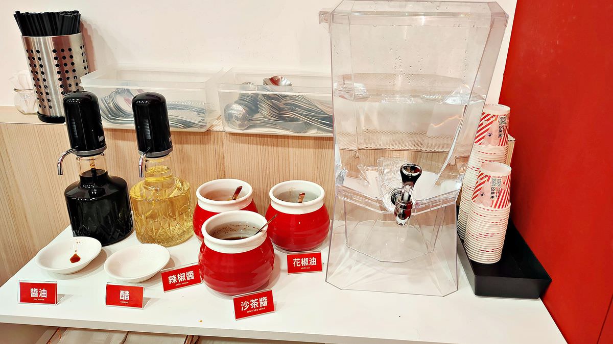 台北市萬華區。小元心燃麻辣堂 || 一個人也能開心享用的麻辣湯煲,可以喝的麻辣湯,五款湯底暖心又暖胃 - 第7張圖 台北市萬華區。小元心燃麻辣堂 || 一個人也能開心享用的麻辣湯煲,可以喝的麻辣湯,五款湯底暖心又暖胃