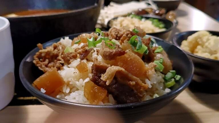 台北市萬華區。辛野火鍋 || 西門町單點肉品,蔬菜火鍋料自助吧吃到飽,就連觀光客都愛來的火鍋店 - 第24張圖
