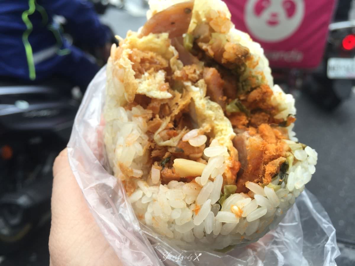 台北信義區。吳興街本丸飯糰 || 20種口味任你選,份量大油條酥內餡香的好吃飯糰 - 第3張圖