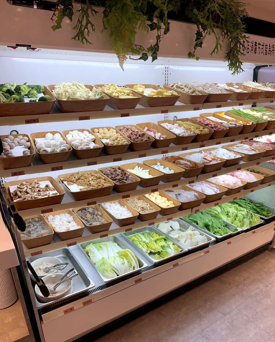 桃園市桃園區。呀屋火鍋.烤串 || 一站滿足的平價吃到飽,左手吃火鍋、右手吃串燒,還有啤酒喝到飽!! 桃園火鍋吃到飽這間你吃過沒? - 第24張圖