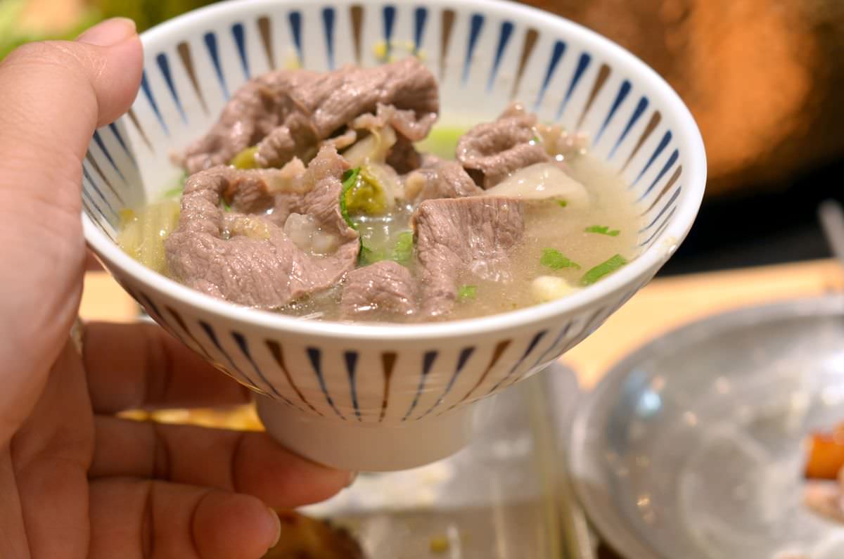 桃園市桃園區。呀屋火鍋.烤串 || 一站滿足的平價吃到飽,左手吃火鍋、右手吃串燒,還有啤酒喝到飽!! 桃園火鍋吃到飽這間你吃過沒? - 第23張圖