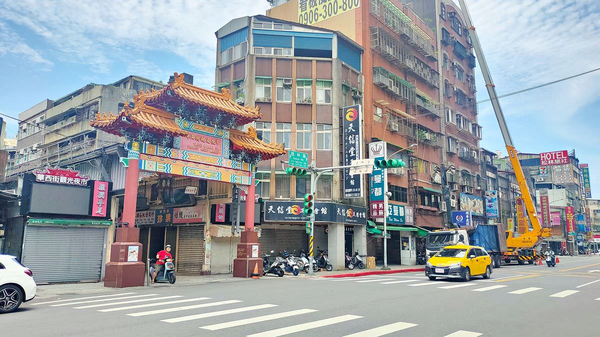 台北市萬華區。你鮮吃雞湯魚湯專賣店 || 細火慢燉養生湯品,阿媽秘方高梁黑豬肉香腸,盡嚐家傳好味道。再來一杯無敵清爽綠豆沙,炎炎夏日超消暑 - 第1張圖