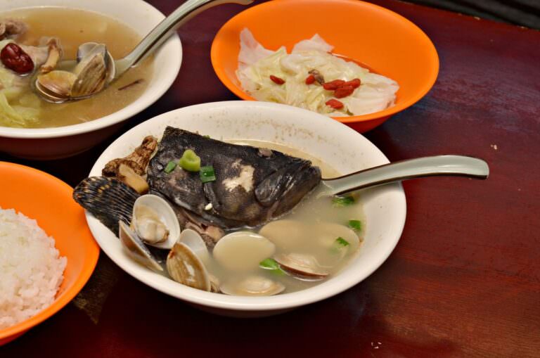 台北市萬華區。你鮮吃雞湯魚湯專賣店 || 細火慢燉養生湯品,阿媽秘方高梁黑豬肉香腸,盡嚐家傳好味道。再來一杯無敵清爽綠豆沙,炎炎夏日超消暑 - 第11張圖