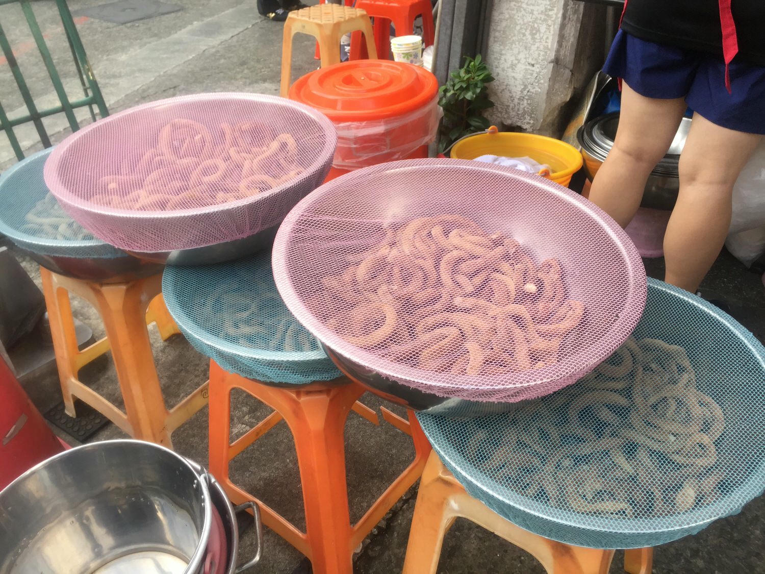 台北迪化街。妙口四神湯肉包專賣店 || 濃厚酒香四神湯配上豬肉洋蔥肉包吃個飽 - 第3張圖