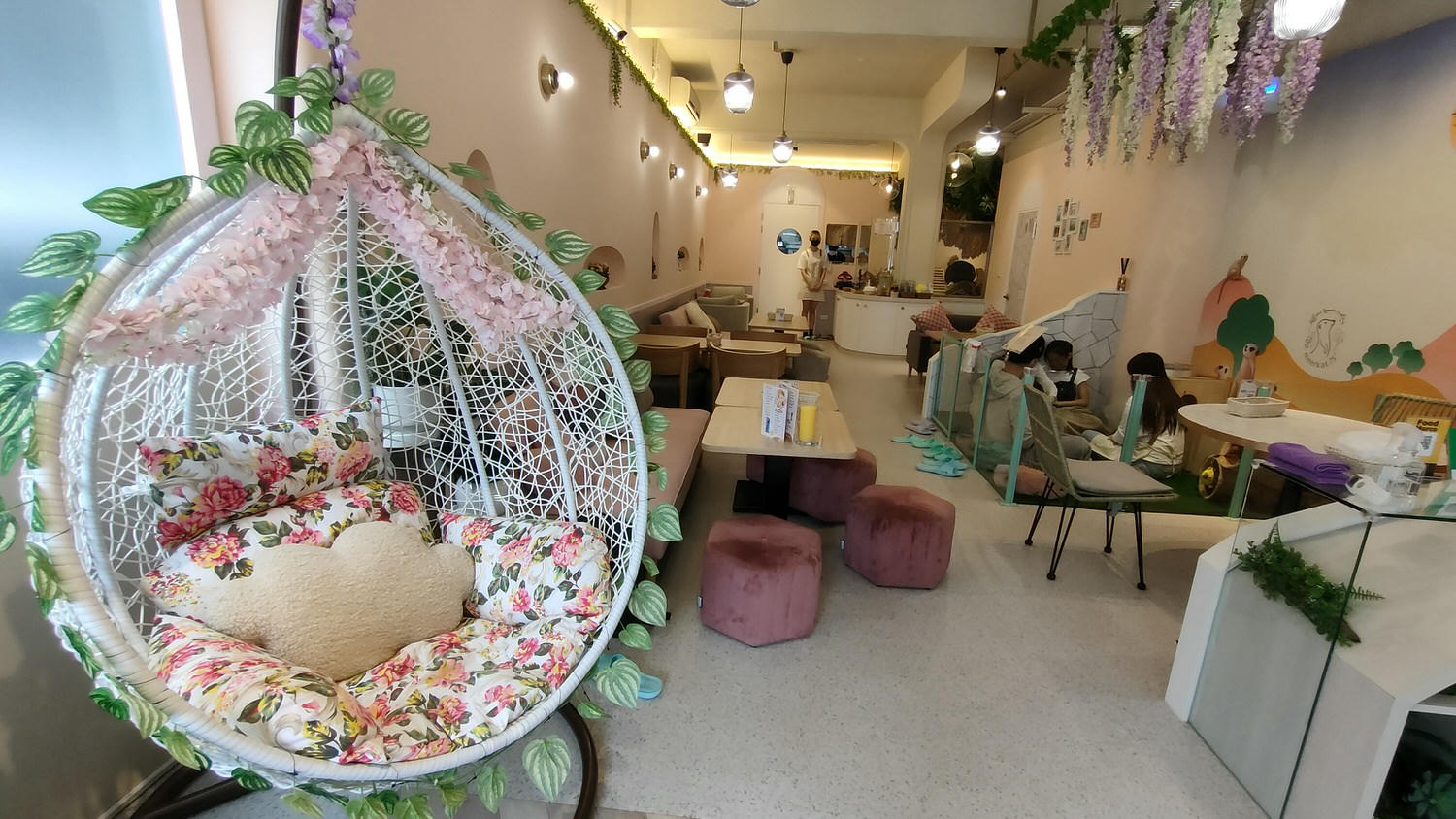 台北松山區。Meerkat75 Café – 75度獴主題餐廳 || 與超萌狐獴近距離互動下午茶 - 第4張圖