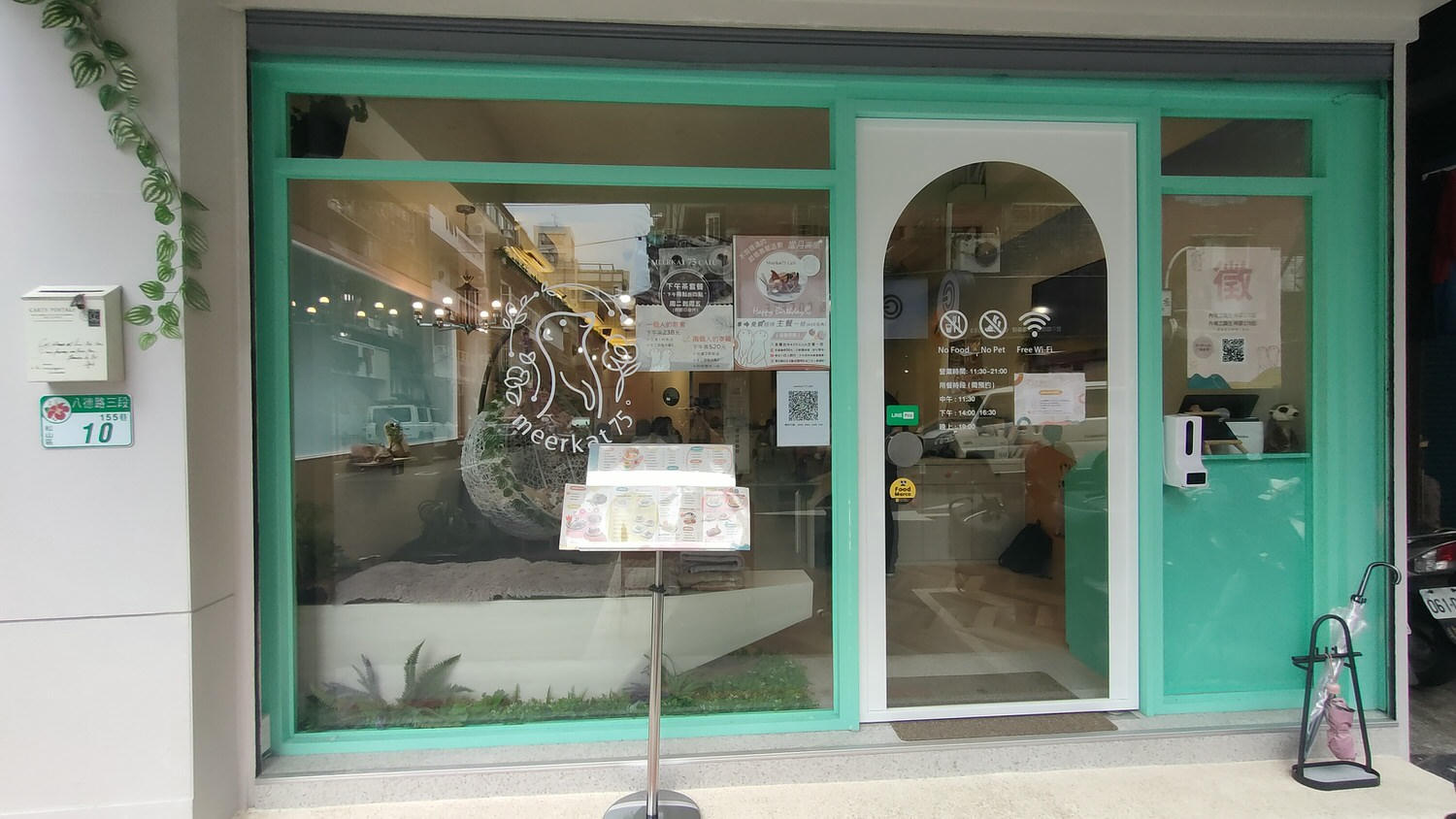 台北松山區。Meerkat75 Café – 75度獴主題餐廳 || 與超萌狐獴近距離互動下午茶 - 第1張圖