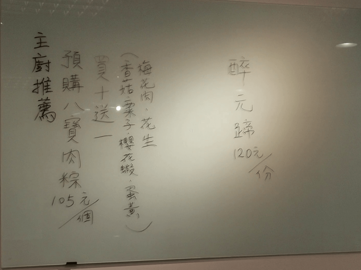 新北新店區。春至 麻辣大師 || 香麻濃郁涮嘴湯頭，飯麵功夫小菜都好吃，嗜辣吃貨還可挑戰隱藏版魔鬼椒辣度美味
