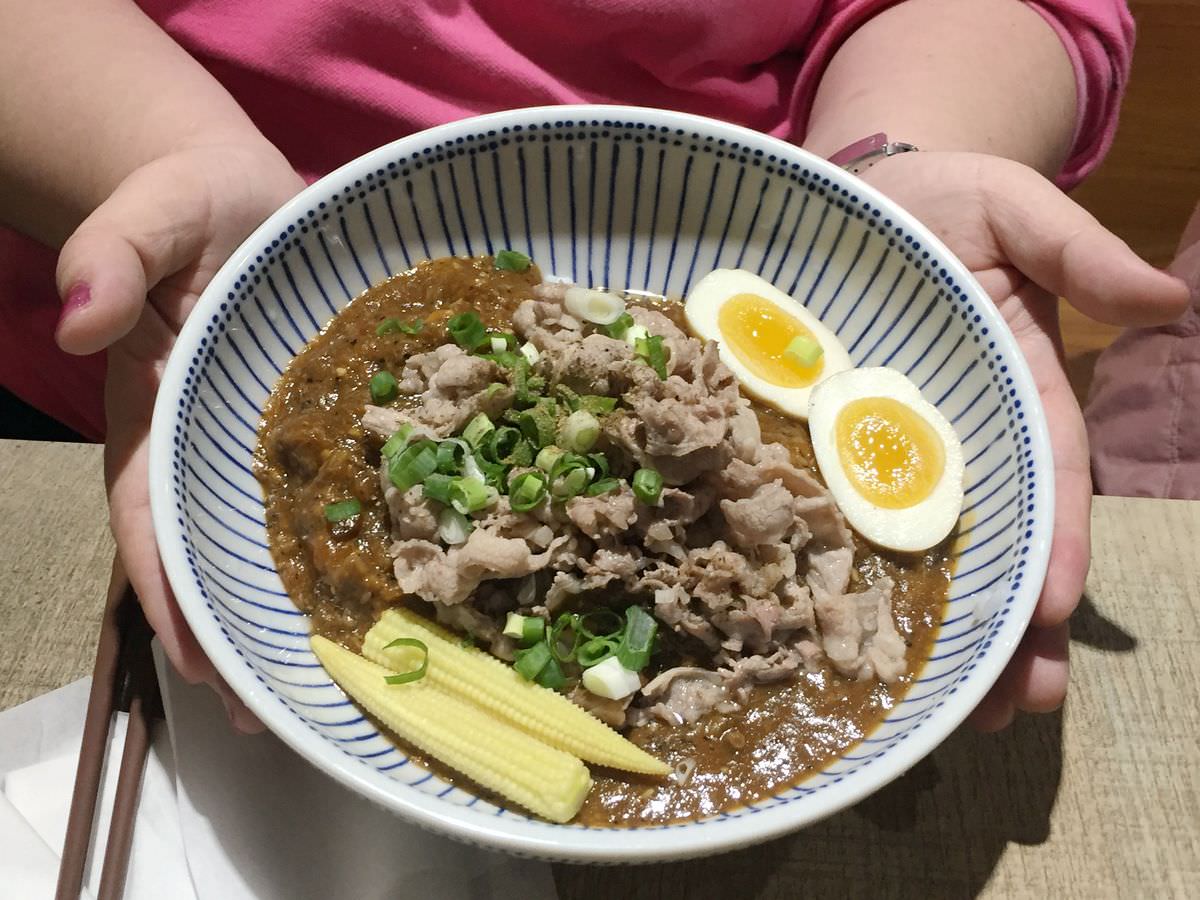 新北新店區。功夫豬私廚好麵 || 軟嫩多汁牛肉塊好功夫,滷味搭配特製沾醬好美味 - 第8張圖